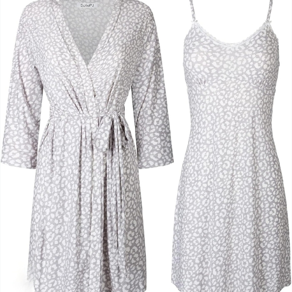 Cuddl Duds Other - Cuddl Duds White Leopard Print Robe Set